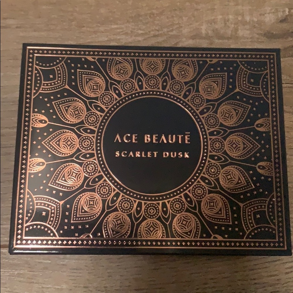Ace beaute scarlet dusk eye pallet